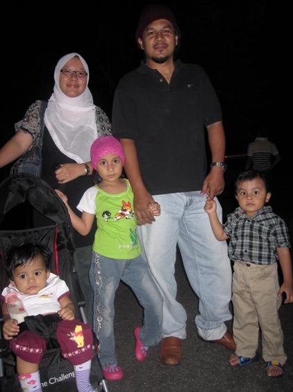Family day…Baby Arayyan, Aishah Masat, Atirah Azzara, Zakaria Sharif and Baihaqi Ilhami 