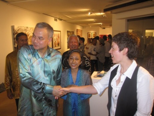 Raja Nazrin Shah wishes Rimbun Dahan resident artist Monika Behrens the best of luck judging from the response to Australian art works historically.