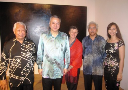 Hijjas Kasturi with Raja Nazrin Shah together with Annette, wife of Malaysia Airports managing director Bashir Ahmad and their daughter Sasha who is an actor, dancer, writer and TV host. 