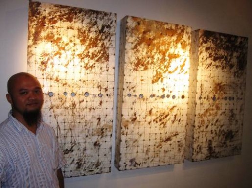 Mohd Saharuddin Supar, Internal No. 7, 2009, Metal and 2K Paint, 3 panels with overall dimension of 193 x 122 x 1cm (RM8,800) 